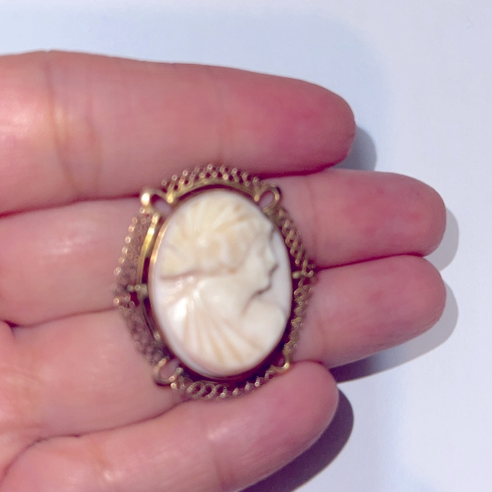 10K Gold Vintage Cameo